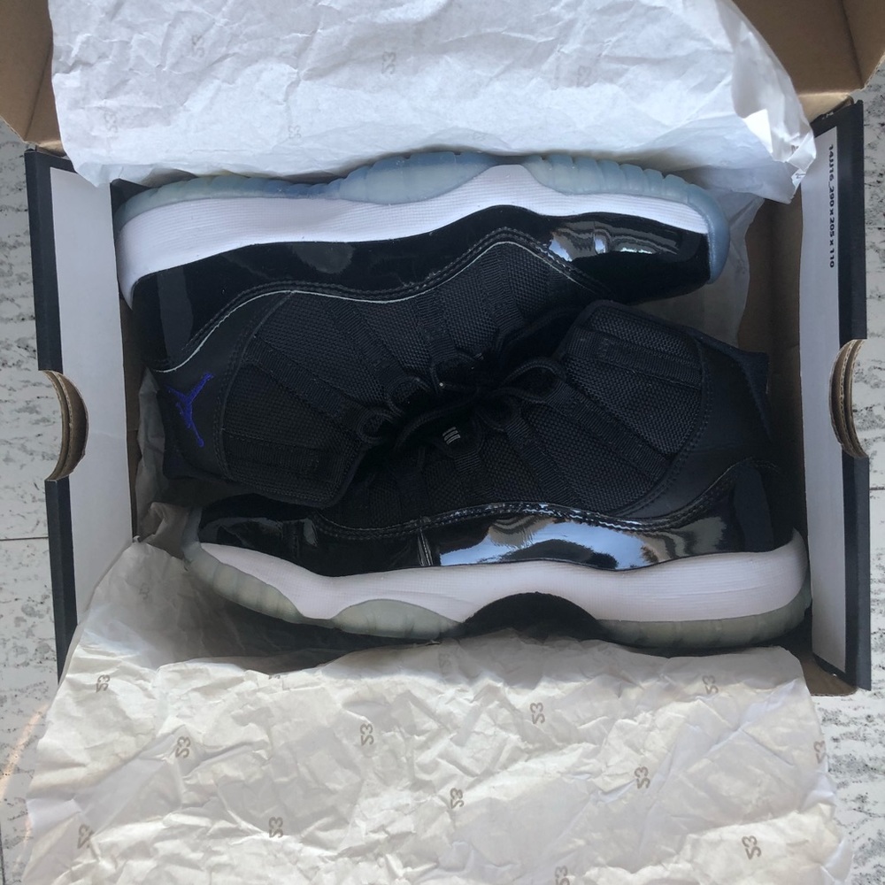 Jordans - Air Jordan 11 Space Jam 2016 - Picture 2 of 6